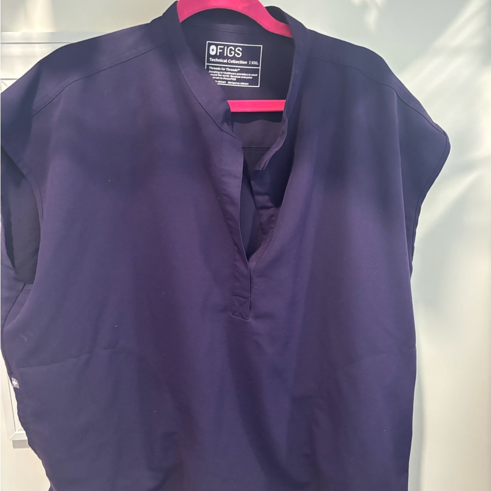 FIGS Women's purple jam, Rafael oversize scrub top